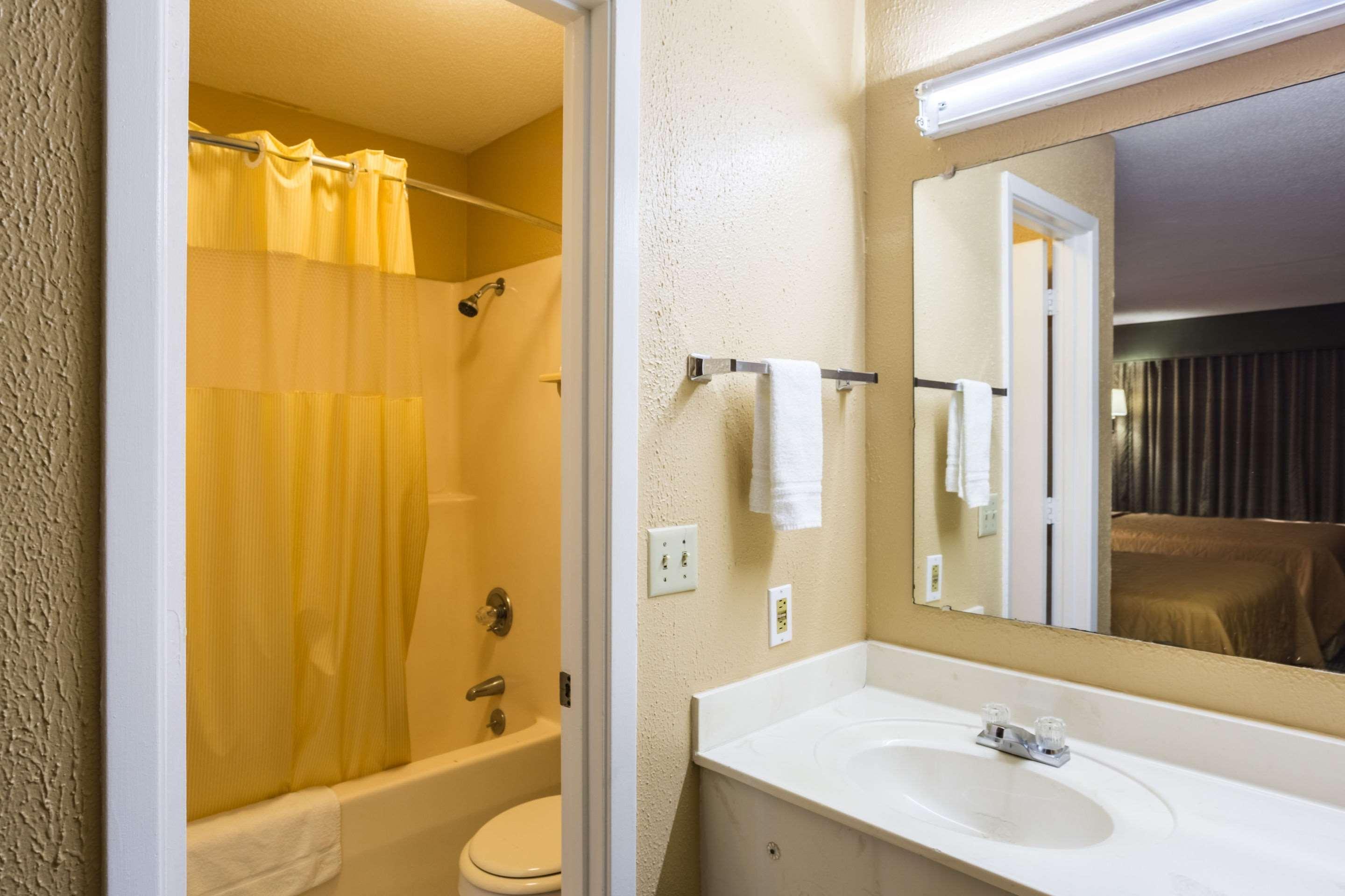 Rodeway Inn Hazlehurst Ngoại thất bức ảnh